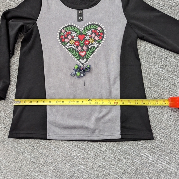 Ling Lang - Heart Patterned Black and Grey Long-Sleeve Sweater/Sweatshirt - Picture 8 of 10